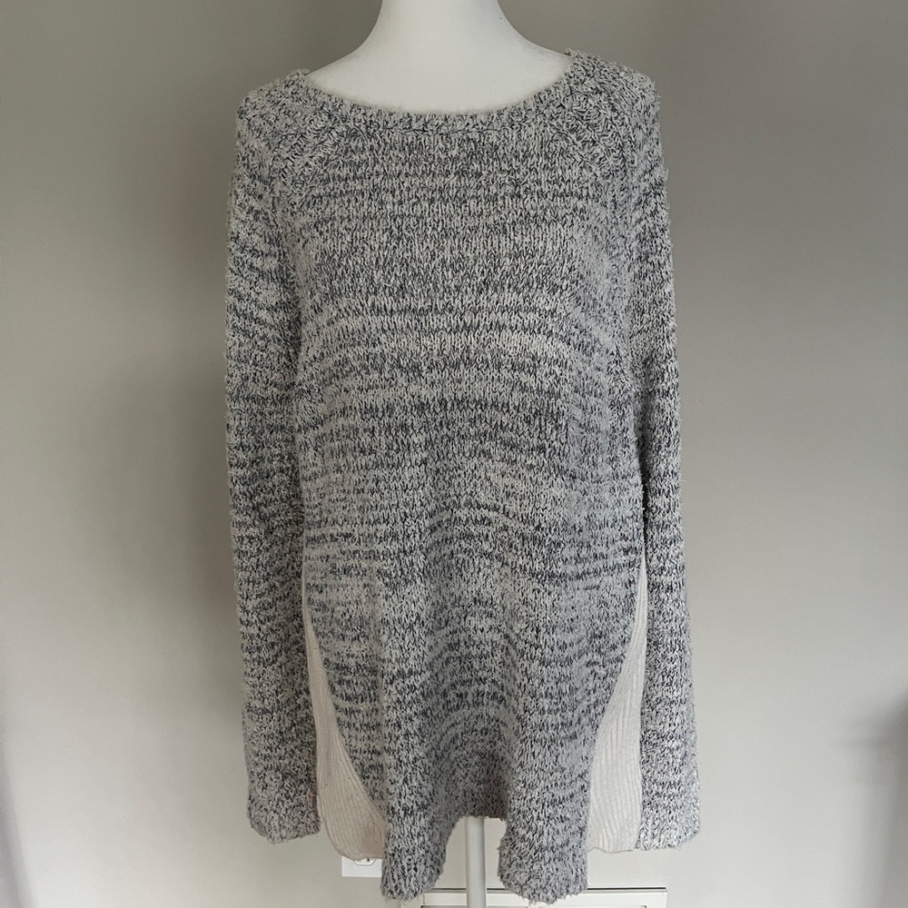 LOFT Women's Textured Gray and Cream Sweater